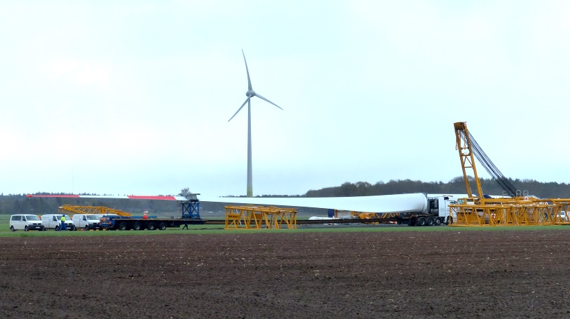 Montage einer Windkraftanlage